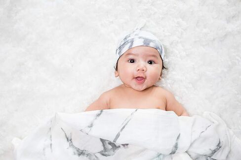 lulujo Birth Announcement Hat & Swaddle Blanket Set| Unisex Softest Bamboo Muslin Baby Swaddle Blanket| Receiving Blanket | 47in x 47in| Bamboo Knot Hat | Hello! Birth Announcement Sticker Blueberries in Saudi Arabia