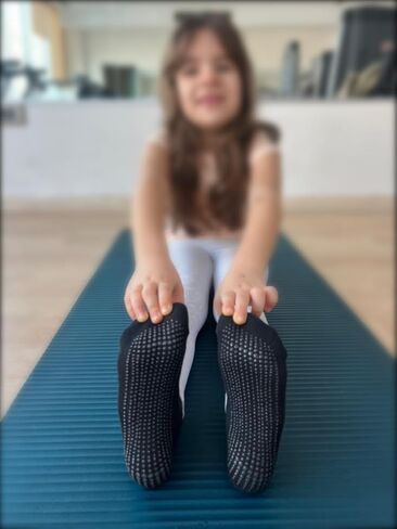 Melankoli Girls Socks 6-8 Years Old Grip Socks Pilates Yoga Dance Barre Ballet Non Slip Crew in Saudi Arabia