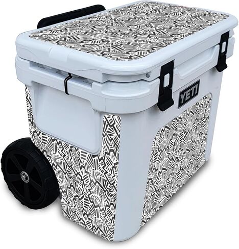 غلاف من ألياف الكربون متوافق مع مبرد Yeti Roadie 32 ذو العجلات - باندانا - غطاء لاصق واقٍ من الفينيل 3M ممتاز - سهل الاستخدام | صُنع في الولايات المتحدة الأمريكية بواسطة MightySkins in Saudi Arabia