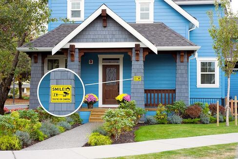 ملصقات لافتات ابتسامة مقاس 25.4 سم × 30.48 سم - عبوة من 4 قطع | ملصق للتذكير بكاميرا الأمان CCTV لساحة أمان المنزل، والممتلكات، والأعمال التجارية| فينيل ذاتي اللصق ممتاز مقاوم للأشعة فوق البنفسجية، والطقس، والخدوش، والماء والبهتان in Kuwait