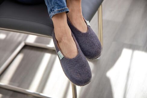 شباشب منزلية مصنوعة يدويًا من صوف المرينو الملبد المريح/للجنسين للرجال والنساء، طبيعية دافئة وناعمة ومريحة لجميع المواسم، رمادي، 5 UK in Kuwait