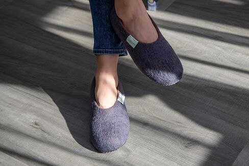 شباشب منزلية مصنوعة يدويًا من صوف المرينو الملبد المريح/للجنسين للرجال والنساء، طبيعية دافئة وناعمة ومريحة لجميع المواسم، رمادي، 5 UK in Kuwait