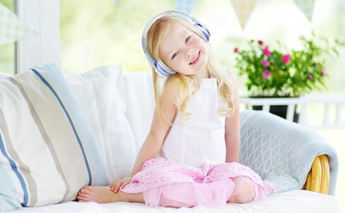 eKids Disney Frozen Bluetooth Headphones with EZ Link, Wireless Headphones with Microphone and Aux Cord, Kids Headphones for School, Home, or Travel in Saudi Arabia