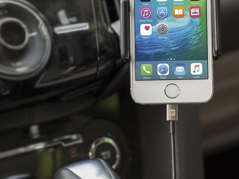 Monoprice كابل Lightning من سبائك الزنك المعتمد من Apple للشحن والمزامنة USB لـ iPhone، 4.5 قدم أبيض in Saudi Arabia