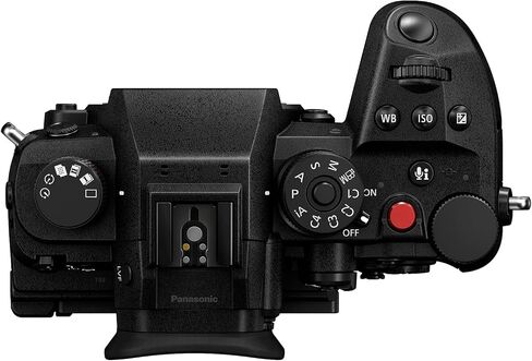 حزمة كاميرا Panasonic LUMIX GH7 Micro Four Thirds بدون مرآة DC-GH7BODY، بما في ذلك حقيبة التصوير الفوتوغرافي Deco Gear + ميكروفون + Monopod + بطاقة ذاكرة سعة 64 جيجابايت + مجموعة برامج وملحقات in Saudi Arabia