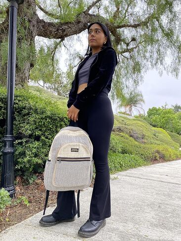 اوريجينال كولكشنز شنطة ظهر كبيرة للجنسين مصنوعة من القنب والقطن الطبيعي المنسوج بنسبة 100% - بيج محايد، اسود وبيج، مقاس L، للاب توب in Kuwait