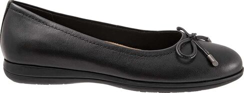 Trotters Women's Flats in Kuwait