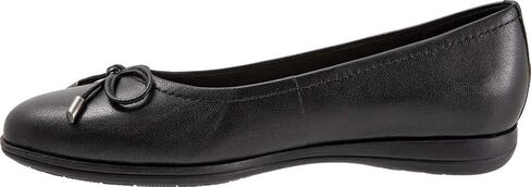 Trotters Women's Flats in Kuwait