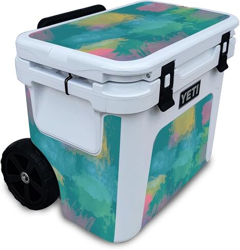 غلاف مبرد متوافق مع مبرد Yeti Roadie 32 ذو العجلات - ألوان مائية زرقاء - غطاء لاصق واقٍ من الفينيل 3M ممتاز - سهل الاستخدام | صُنع في الولايات المتحدة الأمريكية بواسطة MightySkins in Saudi Arabia