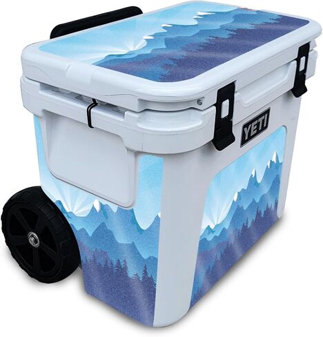 غلاف من ألياف الكربون متوافق مع مبرد Yeti Roadie 32 ذو العجلات، غطاء حماية من الفينيل الفاخر 3M - سهل الاستخدام | صُنع في الولايات المتحدة الأمريكية بواسطة MightySkins in Saudi Arabia