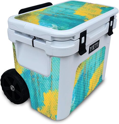 غلاف مبرد من ألياف الكربون متوافق مع مبرد Yeti Roadie 32 ذو العجلات - أزرق أكريليك - غطاء لاصق واقٍ من الفينيل 3M ممتاز - سهل الاستخدام | صُنع في الولايات المتحدة الأمريكية بواسطة MightySkins in Saudi Arabia