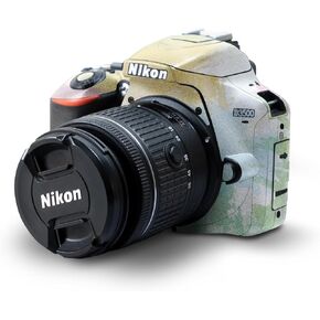 غلاف من ألياف الكربون متوافق مع كاميرا Nikon D3500 - ضباب أرجواني - غطاء لاصق واقي من الفينيل الفاخر 3M - سهل الاستخدام | صُنع في الولايات المتحدة الأمريكية بواسطة MightySkins