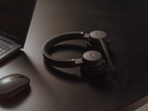 Lenovo Go Wireless ANC Headset in Saudi Arabia