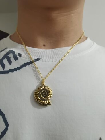 Conch Shell Necklace Boho Ethnic Seashell Pendant Necklace Stainless Steel Snail Shell Spiral Necklace for Women Men Girls Summer Jewelry Gift in Kuwait