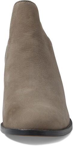 Eileen Fisher Bayo in Saudi Arabia