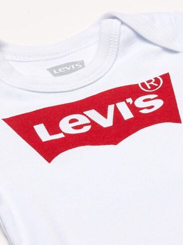 مجموعة هدايا مكونة من 3 قطع من بدلة الأطفال من Levi's وقبعة وأحذية طويلة in Saudi Arabia