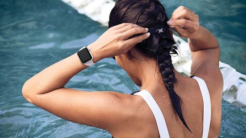 متوافق مع أشرطة ساعات Apple مقاس 42 مم 44 مم 45 مم، حزام بديل رياضي صغير ناعم من السيليكون اللامع متوافق مع iWatch Ultra Series 9 8 7 6 5 4 3 2 1 SE للسيدات in Kuwait