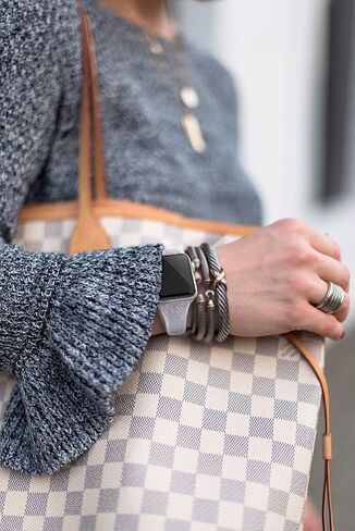 متوافق مع أشرطة ساعات Apple مقاس 42 مم 44 مم 45 مم، حزام بديل رياضي صغير ناعم من السيليكون اللامع متوافق مع iWatch Ultra Series 9 8 7 6 5 4 3 2 1 SE للسيدات in Kuwait