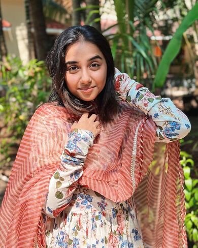 مجموعة كورتا بالازو للنساء بأكمام طويلة ورقبة على شكل حرف V ملابس عرقية هندية مطبوعة كورتي هندية عرقية عاجية كستنائي in Kuwait