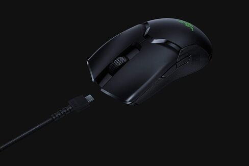 Razer Viper Ultimate - ماوس ألعاب خفيف وسريع يمكن استخدامه بكلتا اليدين (مستشعر بصري 20000 نقطة في البوصة، تقنية لاسلكية فائقة السرعة، RGB Chroma) أسود in Saudi Arabia