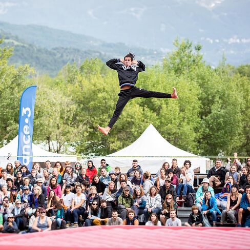 Gibbon JibLine XL Slackline with TreeWear - Jumpline & Trickline 82ft Slack Line (66ft line + 8ft Ratchet Strap (2) with Reinforced Loop), 2" Line in Saudi Arabia