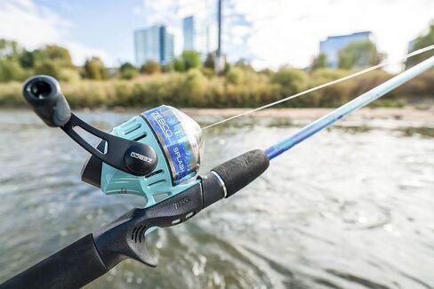 مجموعة بكرة وصنارة صيد الأسماك سبلاش من زيبكو، عمود صيد بطول 6 أقدام وقطعتين، مقاس 30 بكرة، قابلة للتغيير لليد اليمنى أو اليسرى، ملفوفة مسبقًا بخط زيبكو بوزن 10 رطل، أزرق in Kuwait