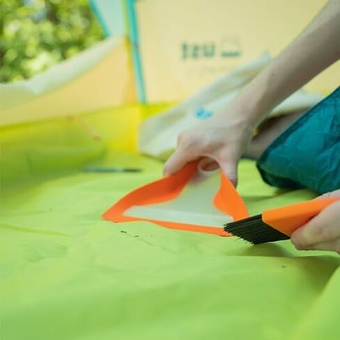 مجموعة مسح مضغوطة من ust FlexWare مع فرشاة وDPan وحلقة تسلق لتنظيف الفوضى الصغيرة في موقع المخيم أو النزهة أو الأنشطة الخارجية الأخرى، برتقالي، مقاس واحد (20-12235) in Kuwait