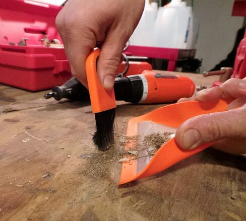 مجموعة مسح مضغوطة من ust FlexWare مع فرشاة وDPan وحلقة تسلق لتنظيف الفوضى الصغيرة في موقع المخيم أو النزهة أو الأنشطة الخارجية الأخرى، برتقالي، مقاس واحد (20-12235) in Kuwait