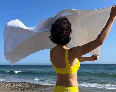 Microfiber Quick Dry Bath Camping Towel 2 Pack White Absorbent, Sand Free, Soft, Thin Lightweight Sports Travel Towels with Bag for Women Men and Kids in Saudi Arabia