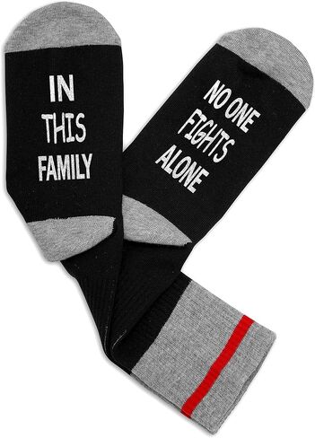 في هذه العائلة، لا أحد يحارب بمفرده، جوارب للسرطان، للتوعية بالسرطان، هدية للناجين من السرطان، هدايا للسرطان، هدية للعلاج الكيميائي، خالية من السرطان. (212) in Kuwait