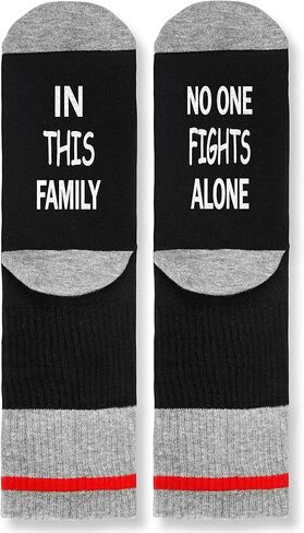 في هذه العائلة، لا أحد يحارب بمفرده، جوارب للسرطان، للتوعية بالسرطان، هدية للناجين من السرطان، هدايا للسرطان، هدية للعلاج الكيميائي، خالية من السرطان. (212) in Kuwait