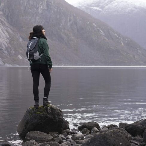 حقيبة ظهر لويس إن كلارك خفيفة الوزن وقابلة للتعبئة مع جيب RFID، أسود، 18 بوصة in Kuwait