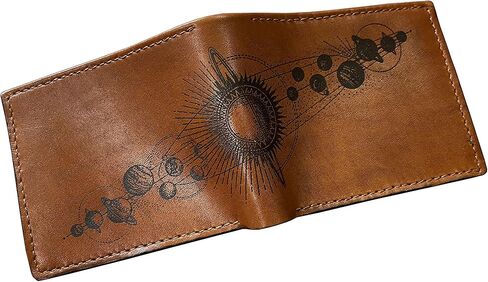 محفظة جلدية ثنائية الطي مصنوعة يدويًا، محفظة نظام الطاقة الشمسية لعلم الفلك من كوزمو، هدية جلدية للذكرى السنوية in Kuwait