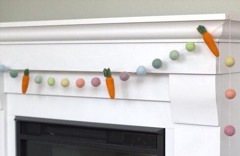 عيد الفصح الجزر فيلت إكليل - سلسلة بطول 6 أقدام مع 25 شكل قابل للتعديل - كرات 1 بوصة، جزر 3.25 بوصة - 100% صوف - قوس قزح باستيل - لافتة عباءة زنبركية، ديكور أرنب على الرف، فكرة هدية مصنوعة يدويًا صديقة للبيئة in Kuwait