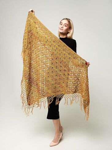 وشاح ملفوف مثلث مكتنز مع شرابات، شال صوف كروشيه، وشاح مكتنز، وشاح هامشي، شال ملفوف متماسك الخردل. in Kuwait