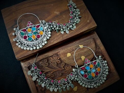 الهندي التقليدية الفضة المؤكسدة الخرز أزياء عرقية بوليوود مانغ تيكا باهوبالي أقراط سلسلة حمراء in Kuwait