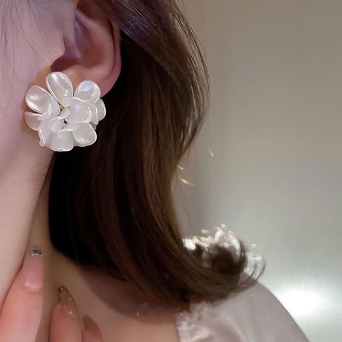 Boho Pearl Flower Earrings for Girls White Flower Stud Earrings 3D Flower Earrings Flower Wedding Earrings Jewelry for Women Gifts in Saudi Arabia