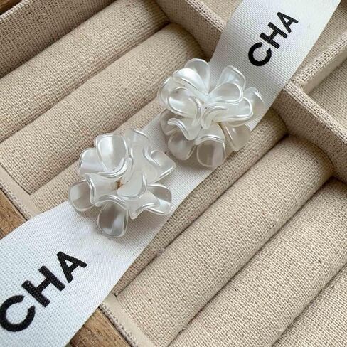Boho Pearl Flower Earrings for Girls White Flower Stud Earrings 3D Flower Earrings Flower Wedding Earrings Jewelry for Women Gifts in Saudi Arabia