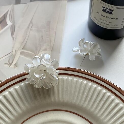 Boho Pearl Flower Earrings for Girls White Flower Stud Earrings 3D Flower Earrings Flower Wedding Earrings Jewelry for Women Gifts in Saudi Arabia