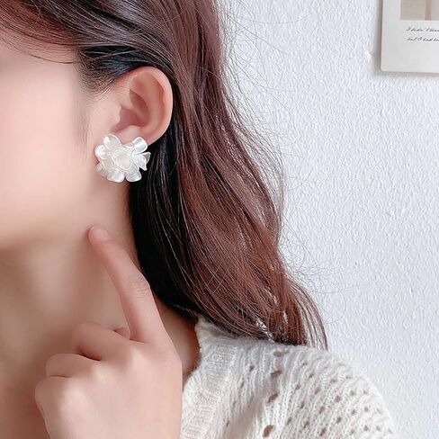 Boho Pearl Flower Earrings for Girls White Flower Stud Earrings 3D Flower Earrings Flower Wedding Earrings Jewelry for Women Gifts in Saudi Arabia