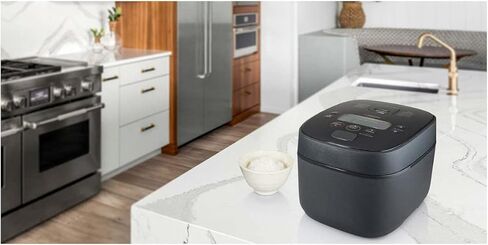 Zojirushi NW-QAC10 طباخ حثي مسطح بسعة 5.5 كوب ومسخن مع مقلاة طبخ مخصصة، طلاء مزدوج غير لاصق لسهولة التنظيف (أسود) in Kuwait