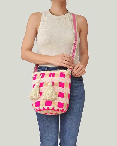 Original Authentic WAYUU Bag, Mochila from Colombia, Medium Crochet Crossbody, Handmade Medium Purse, Bucket Bag, Artisanmade Craft. (Cheeky) in Saudi Arabia