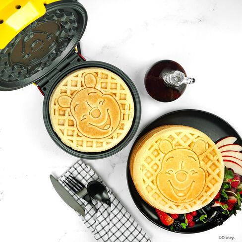 Uncanny Brands Disney Winnie the Pooh Waffle Maker - دب العسل المفضل لديك على الفطائر الخاصة بك in Kuwait