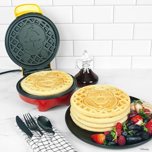 Uncanny Brands Disney Winnie the Pooh Waffle Maker - دب العسل المفضل لديك على الفطائر الخاصة بك in Kuwait
