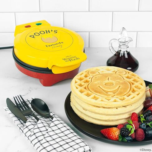 Uncanny Brands Disney Winnie the Pooh Waffle Maker - دب العسل المفضل لديك على الفطائر الخاصة بك in Kuwait