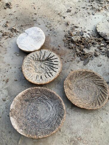 وعاء تررم لتغذية الزواحف مصنوع من الحجر الحقيقي. مقاس 5-6 بوصات ثقيل وقوي، وسهل التنظيف، ومصنوع يدويًا في فيتنام in Kuwait