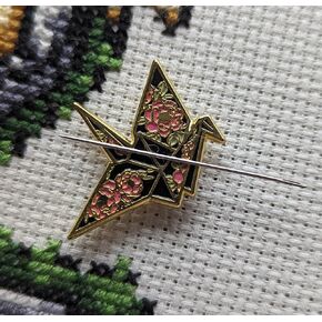 Origami Crane Magnetic Needle Minder