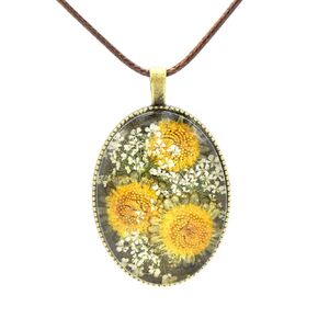 Handmade Pressed Real Flower Pendant Necklace Daisy/Pansy/Chrysanthemum/Forget Me Not/Hydrangea/Dandelion/Rose Resin Pendant Necklace (small pansy)