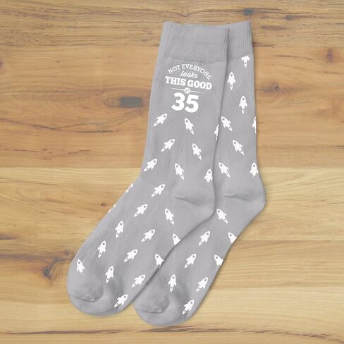 جوارب بنمط هدية عيد الميلاد الخامس والثلاثين للرجال هدية مضحكة تذكار لمدة 35 عامًا مقاس 7-12 (صواريخ) in Kuwait