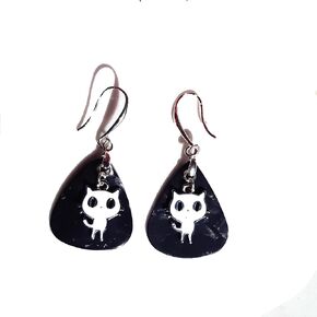 Funny White Kitten Earrings on Nacreous Black Guitar Pick Plectrum with 925 Silver Ear hooks for women, girls in a Gift Organza Bag